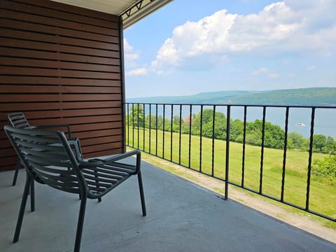 Deluxe King Room, Lake View | Terrace/patio