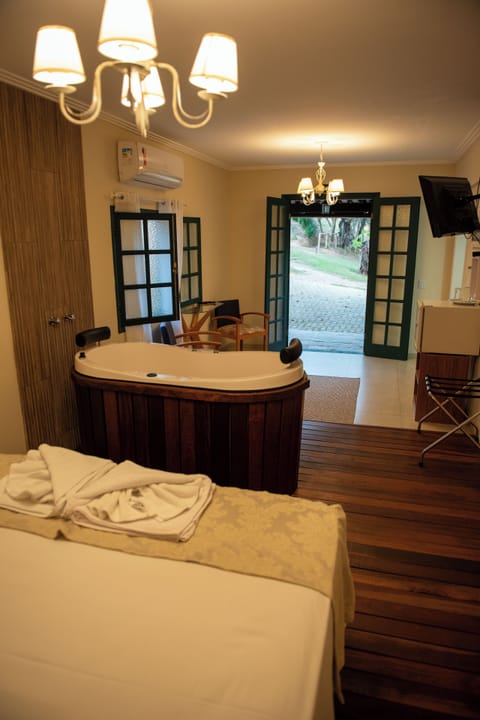 Deluxe Chalet, Pets Allowed, Garden View | Premium bedding, Select Comfort beds, in-room safe, blackout drapes