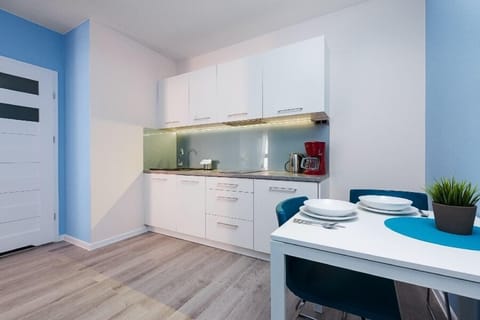 Standard Studio (2 Adults) | Private kitchenette | Fridge, microwave, oven, stovetop