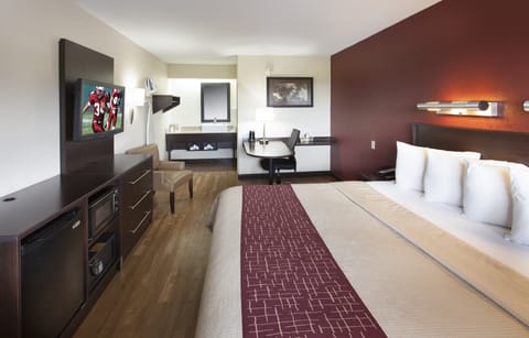 Superior Room, 1 King Bed (Smoke Free) | Premium bedding, in-room safe, desk, laptop workspace