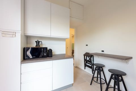 Family Apartment, City View | Private kitchen