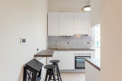 Family Apartment, City View | Private kitchen