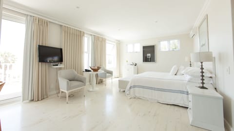 Junior Suite (Ocean) | Frette Italian sheets, premium bedding, minibar, in-room safe