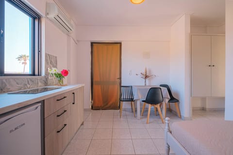 Apartment (Triple) | Private kitchen | Fridge, stovetop, electric kettle, cookware/dishes/utensils