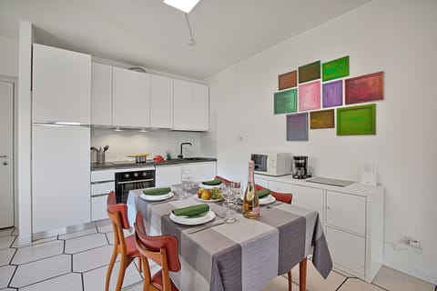 Family Apartment, 1 Bedroom (Claz House 2) | Private kitchen | Fridge, microwave, oven, stovetop