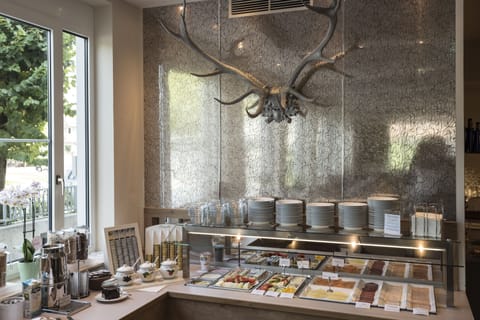 Daily buffet breakfast (EUR 15.00 per person)