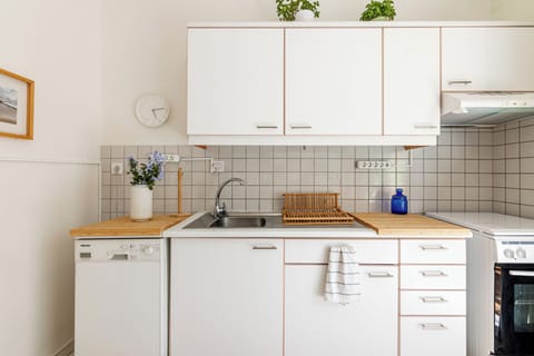 Fully equipped kitchen | All essential cookware and utensils | Comfort & Cooking