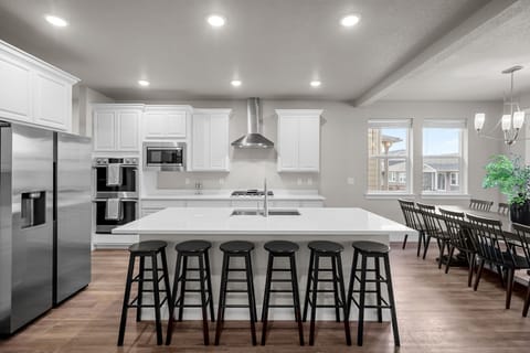 Where memories (and meals) are made—seating for the whole crew and space to spare.