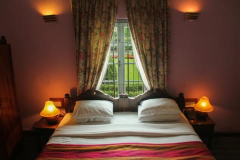 Deluxe Double Room, 1 Double Bed, Accessible, Bathtub | In-room safe, desk, iron/ironing board, free WiFi