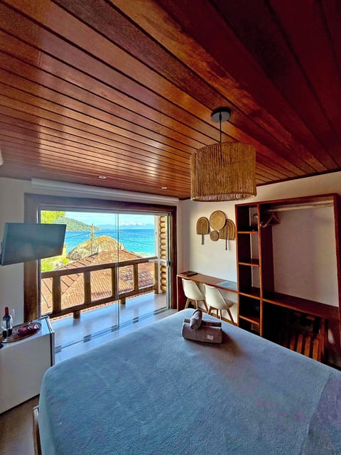 Comfort Suite, Beach View | 1 bedroom, in-room safe, desk, laptop workspace