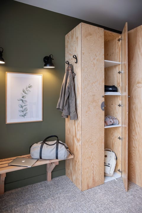 Blackout drapes, free WiFi, bed sheets