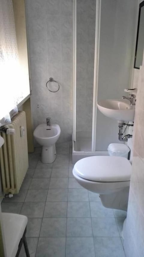 Shower, towels, soap, shampoo