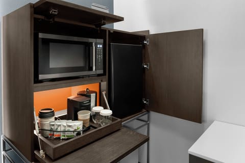 Egyptian cotton sheets, premium bedding, down comforters, pillowtop beds