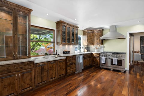 Unleash your inner chef in our fully-equipped kitchen, featuring granite countertops and high-end appliances. Whether you're whipping up a quick snack or hosting a dinner party, our kitchen has everything you need for culinary success!