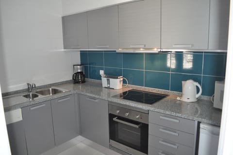 Superior Studio | Private kitchen | Fridge, microwave, coffee/tea maker, cookware/dishes/utensils