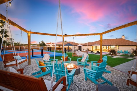 Gather, unwind and connect around the stunning 16-seater fire pit, where you can roast marshmallows, share stories and soak in the Texas Hill Country ambiance. Relax as you gently sway in the cozy swings or lounge in a Adirondack chairs.