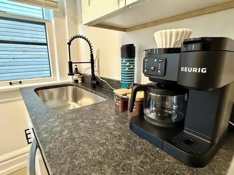 Enjoy your mornings in our modern Jungle House kitchen in Columbus! Our Keurig coffee maker is ready to fuel your adventures. & Our plants are looking forward to hosting you soon Book your stay now and experience the perfect blend of comfort and