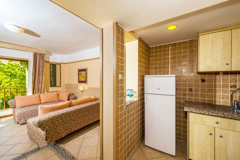 Family Suite | Private kitchenette | Fridge