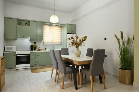 Superior Townhome, 2 Bedrooms, Kitchen, Beachfront | Private kitchen