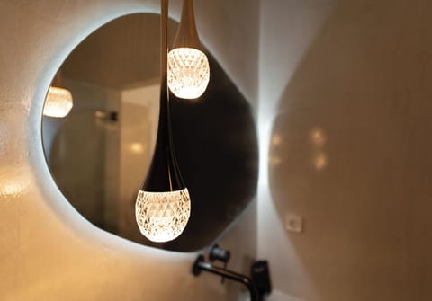 Deluxe Double Room | Bathroom | Shower, hair dryer, towels, soap