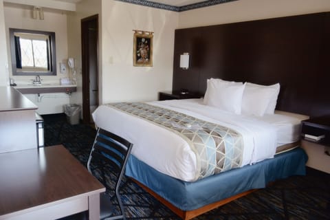 Standard Room, 1 King Bed | Desk, bed sheets