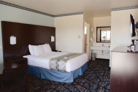 Standard Room, 1 Queen Bed | Desk, bed sheets