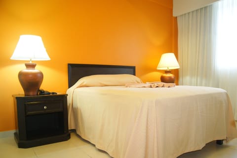 Standard Room, 1 Bedroom | Premium bedding, in-room safe, blackout drapes, iron/ironing board