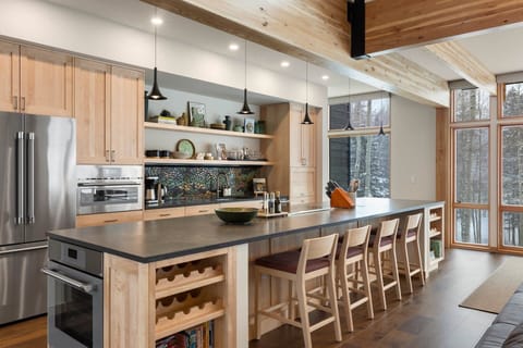 House, 4 Bedrooms | Private kitchen | Fridge, oven, coffee/tea maker, toaster