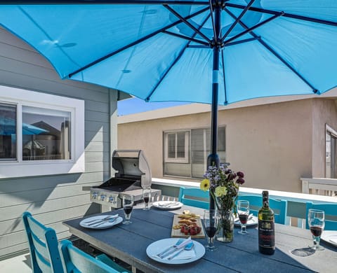 Ocean-view patio table for sixâperfect for sunset dinners and breezes.