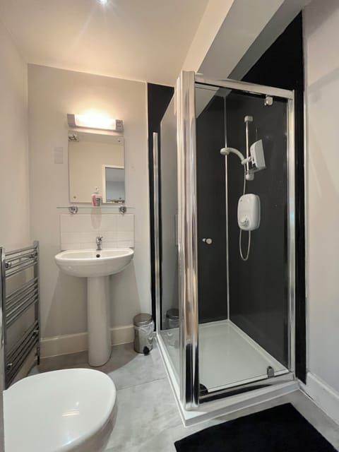 City Room | Bathroom | Shower, hair dryer, towels, soap