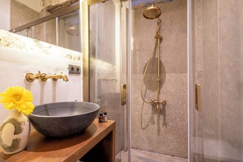 Comfort Room, Garden View | Bathroom | Shower, hair dryer, slippers, towels