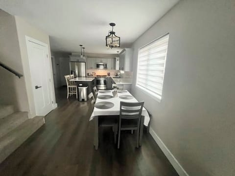 Dining for 6 with additional kitchen seating for two at the island.