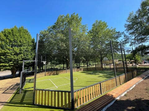 Sky, Plant, Shade, Tree, Land Lot, Street Light, Grass, Leisure, Public Space, Woody Plant