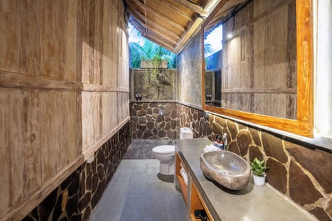 Langkir Villa | Bathroom | Shower, free toiletries, hair dryer, bathrobes