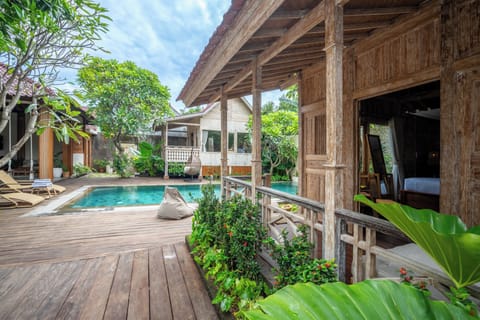 Landep Villa | Garden view