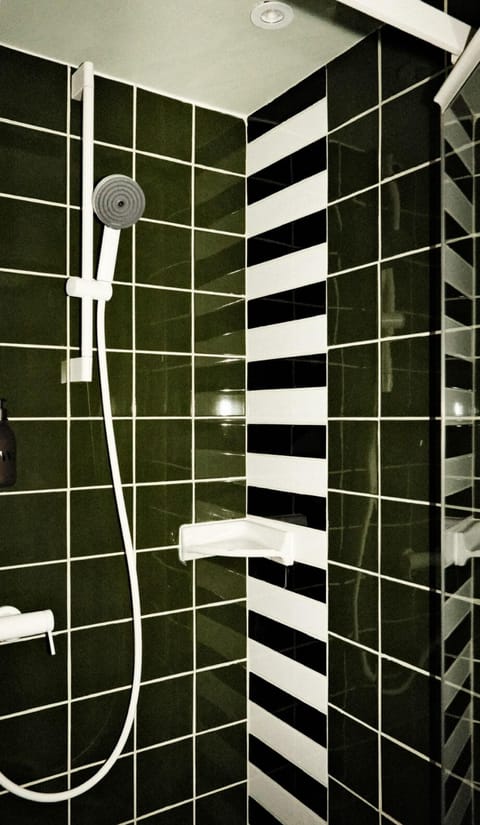 Double Room, Courtyard View | Bathroom | Towels, soap, shampoo, toilet paper