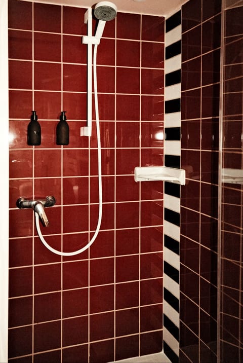 Deluxe Double Room, Courtyard View | Bathroom | Towels, soap, shampoo, toilet paper