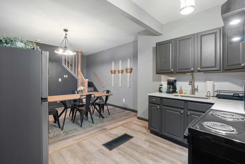 Townhome, Multiple Beds, Kitchen, Garden View (North Pearl Residences 874) | Private kitchen | Fridge, microwave, oven, stovetop