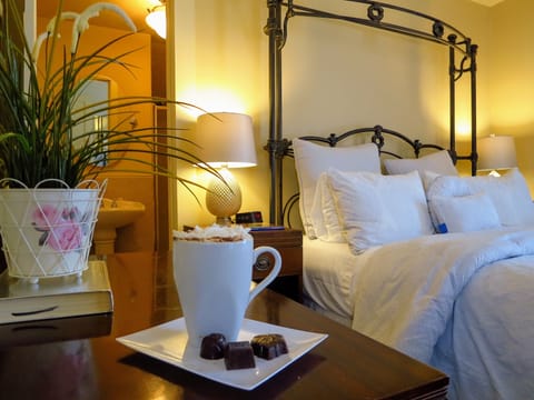 Classic Room, 1 Queen Bed, Private Bathroom | Premium bedding, free WiFi