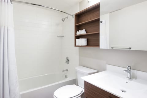 Suite, 1 Queen Bed, Non Smoking (1 Bedroom) | Bathroom | Combined shower/tub, free toiletries, hair dryer, towels