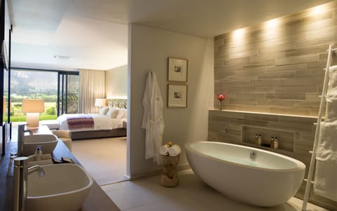 Suite (Cap Classique) | Bathroom | Separate tub and shower, designer toiletries, hair dryer, slippers