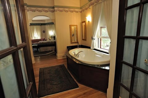 Premier Suite, 1 King Bed, Second Floor | Bathroom | Towels