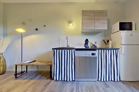 Apartment, Patio, Garden View | Private kitchen