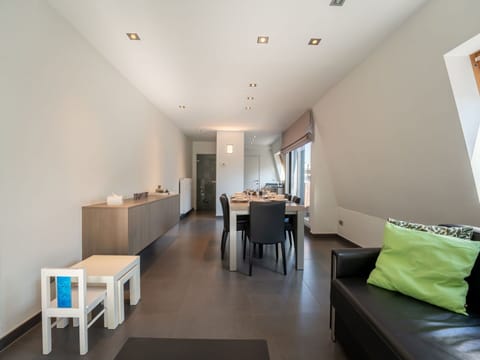 Flooring, Interior Design, Ceiling, Wood, Floor, Room, Apartment, Wood Flooring, Hardwood, Laminate Flooring