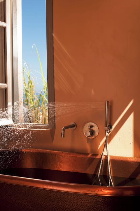 Aurea Suite Sea View with Outdoor Jetted Tub | Bathroom | Free toiletries, hair dryer, towels