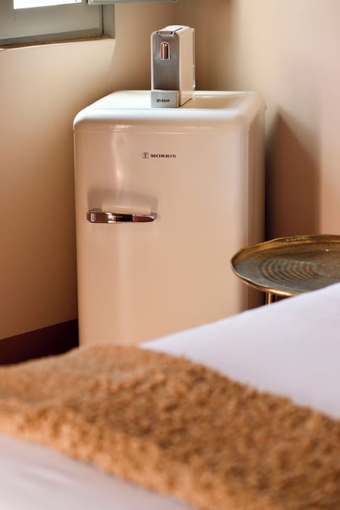 Ember Deluxe Room | Iron/ironing board, free WiFi, bed sheets