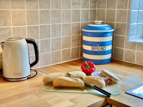 Chopped baguette and kettle in Heidaway Holiday Cottage, Padstow, North Cornwall