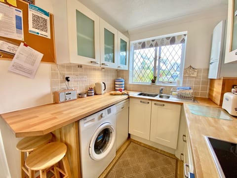 Kitchen in Heidaway Holiday Cottage, Padstow, North Cornwall