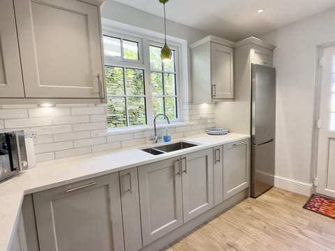 Kitchen sink and fridge freezer  Coswarth Cottage Holiday Cottage, Padstow, North Cornwall