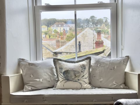 Window seat in Lounge in 10 Mill Road Holiday Cottage, Padstow, North Cornwall